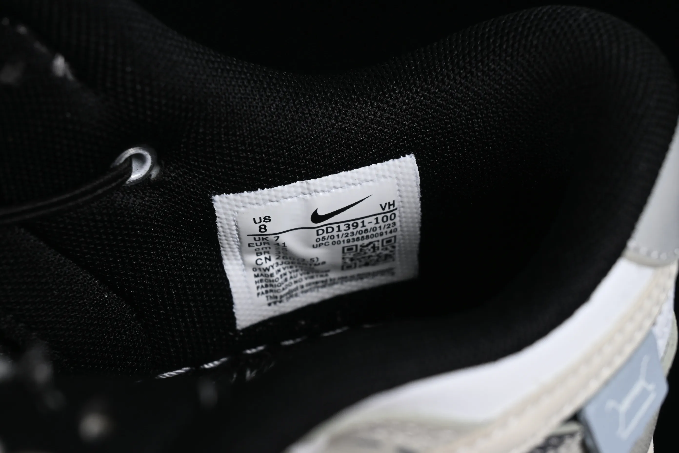 All Categories Nk SB Dunk Series Nk SB Dunk Low Low-top sneakers Customized large box Nk Dunk Low Panda Prank-Love Little Magic Card SB strap low-top casual sneakers DD1391-100
